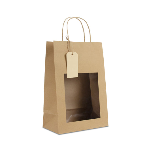 Twisted papieren cadeau draagtasjes met een venster en papieren hangtag